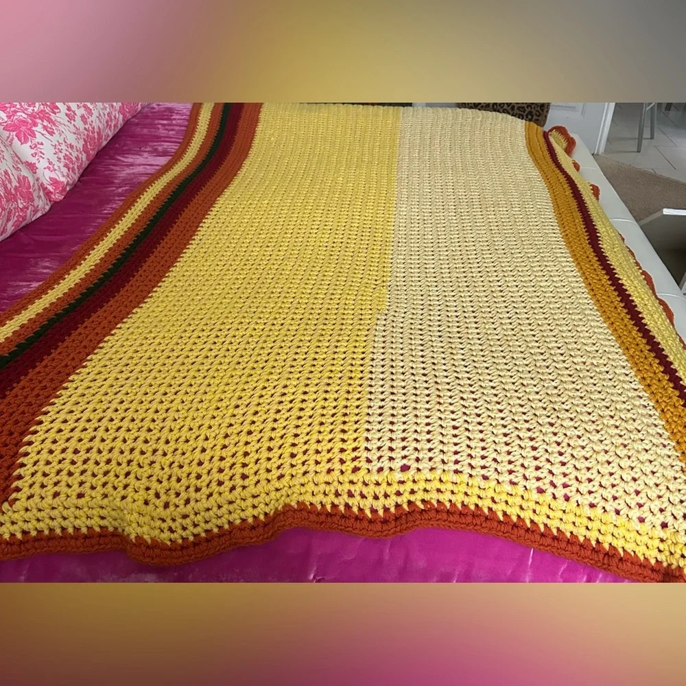 🧶Vintage‎ Handmade Crochet Blanket in Groovy 1970s Color🧶